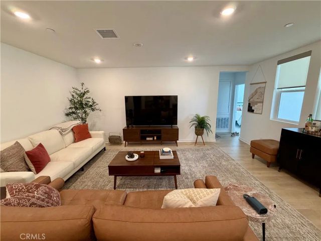960 N Tangent Privado 205, Ontario, CA 91764