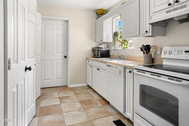 226 Hallock Drive, Abingdon, VA 24210