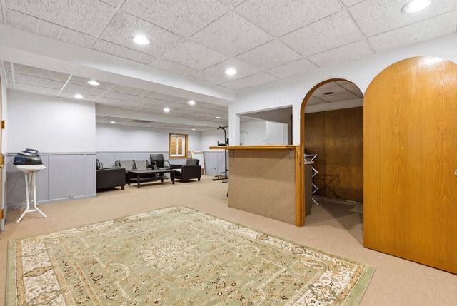 1038 S Hunt Club Drive, Mount Prospect, IL 60056