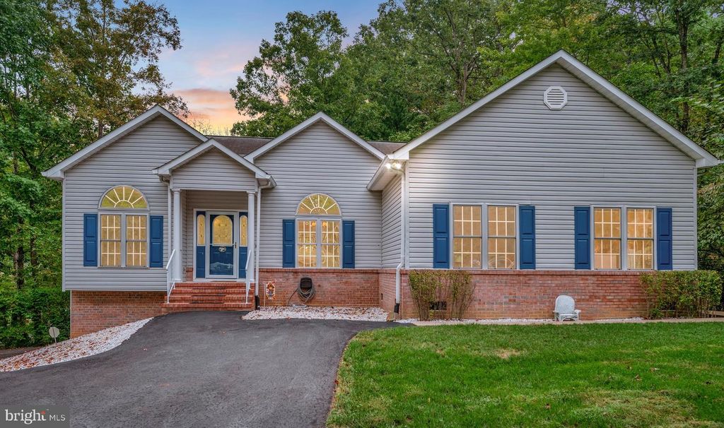 3800 LAKEVIEW PKWY, Locust Grove, VA 22508