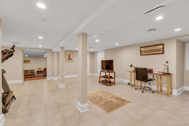 265 Northwoods Road, Manhasset, NY 11030