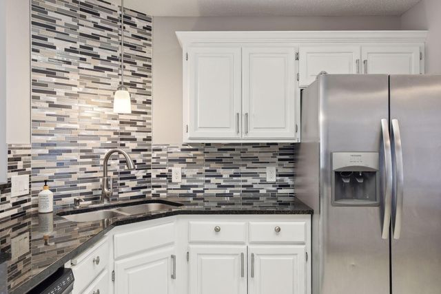 15024 Windemere Lane, Burnsville, MN 55306