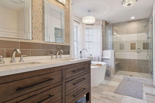 15024 Windemere Lane, Burnsville, MN 55306