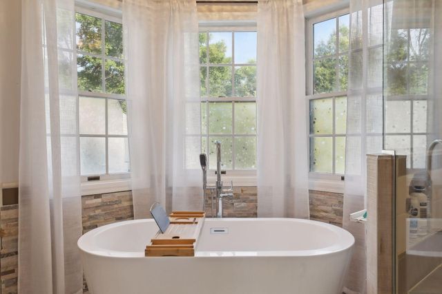 15024 Windemere Lane, Burnsville, MN 55306