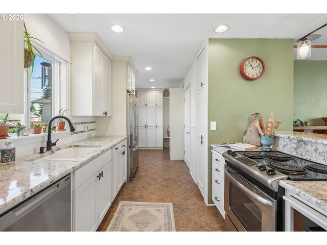 8412 MT THIELSON Ave, Vancouver, WA 98664