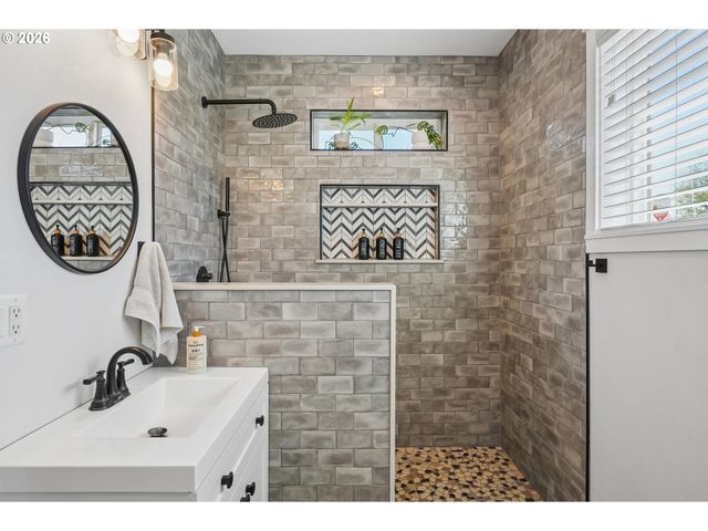 8412 MT THIELSON Ave, Vancouver, WA 98664