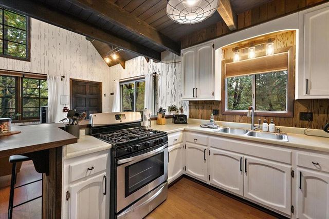 1160 W Alta Vista Avenue, Big Bear, CA 92314