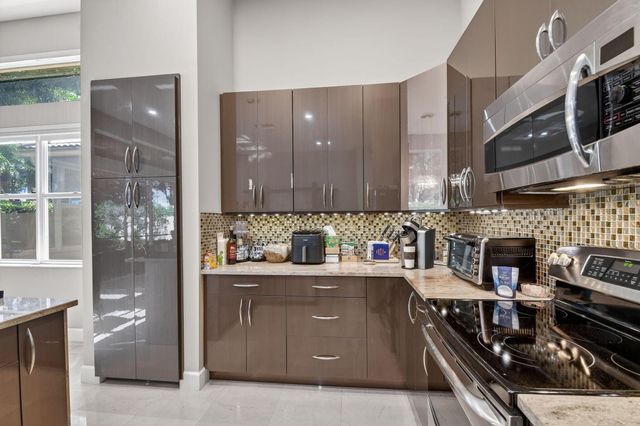 10024 Armani Drive, Boynton Beach, FL 33437