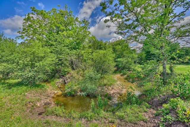 8566 Equestrian Lane, Washington, TX 77880