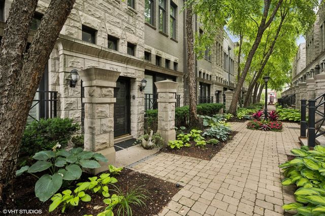 123 W Oak Street N, Chicago, IL 60610