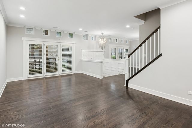 123 W Oak Street N, Chicago, IL 60610