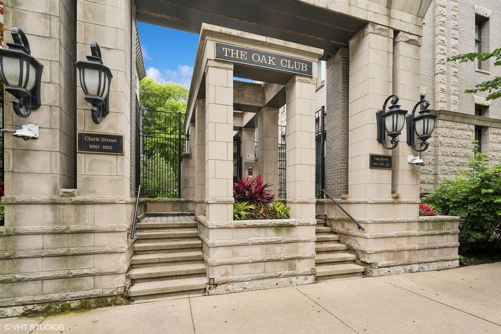 123 W Oak Street N, Chicago, IL 60610