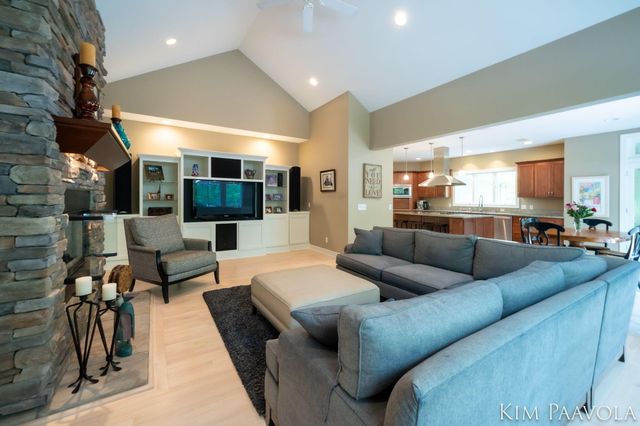 3099 Pickford Drive Se, Cascade Twp, MI 49301