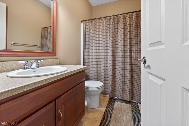 734 Homestead Pointe Drive, Orrville, OH 44667