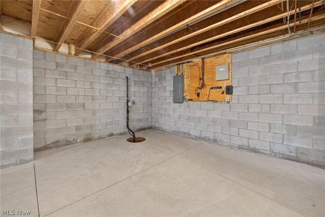 734 Homestead Pointe Drive, Orrville, OH 44667