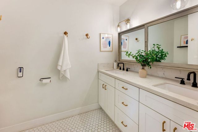 1741 S Spaulding Avenue, Los Angeles, CA 90019