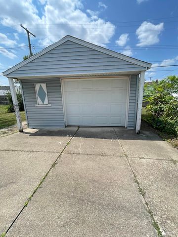 42 Cleveland Street, Trenton, MI 48183