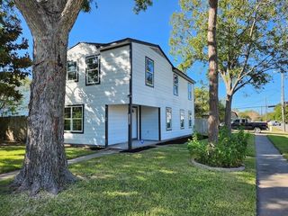 1202 3rd Avenue N, Texas City, TX 77590