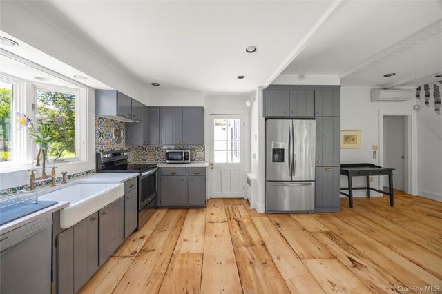 202 Buckwheat Bridge, Germantown, NY 12526