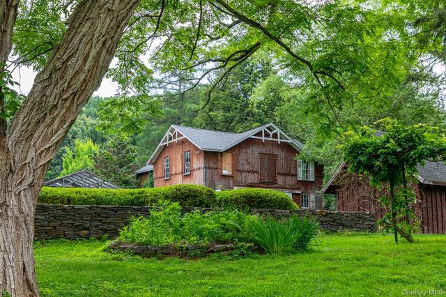 202 Buckwheat Bridge, Germantown, NY 12526