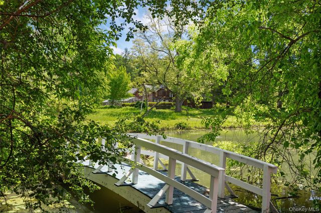 202 Buckwheat Bridge, Germantown, NY 12526