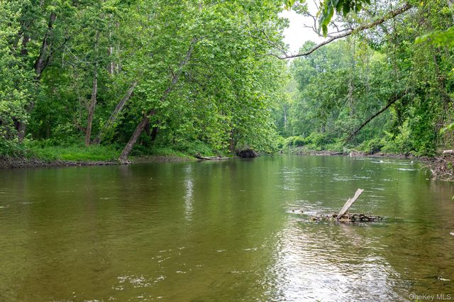 202 Buckwheat Bridge, Germantown, NY 12526