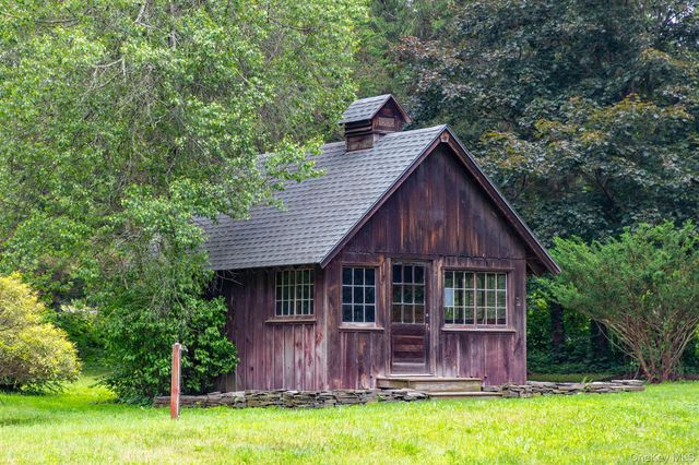 202 Buckwheat Bridge, Germantown, NY 12526