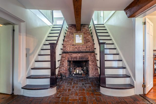 202 Buckwheat Bridge, Germantown, NY 12526