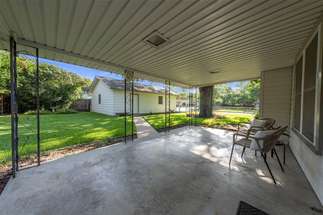 301 Dee Lane, Arlington, TX 76011