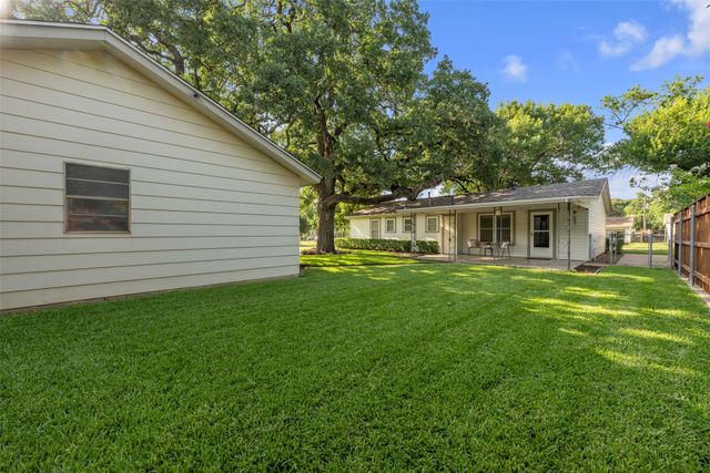 301 Dee Lane, Arlington, TX 76011