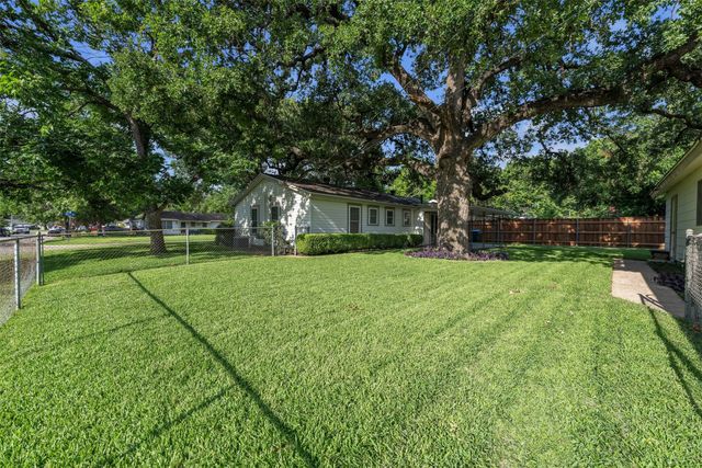 301 Dee Lane, Arlington, TX 76011