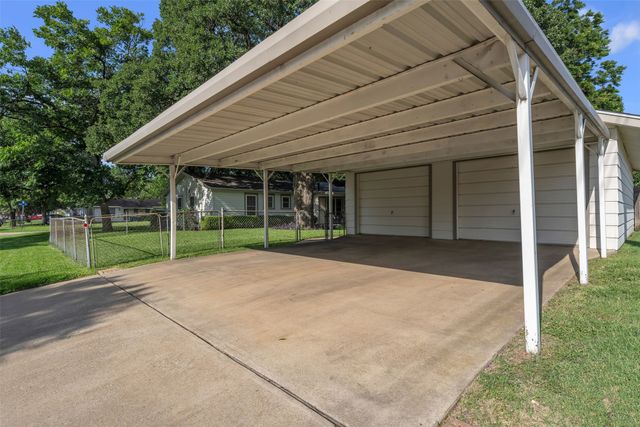 301 Dee Lane, Arlington, TX 76011