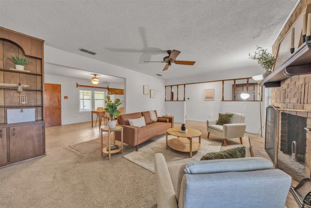 301 Dee Lane, Arlington, TX 76011