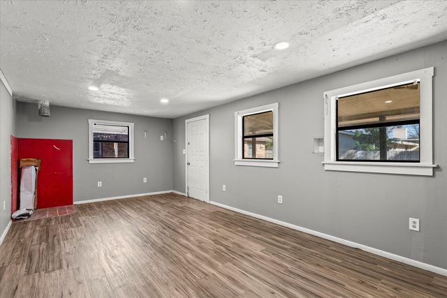 406 Poplar Street, Levelland, TX 79336