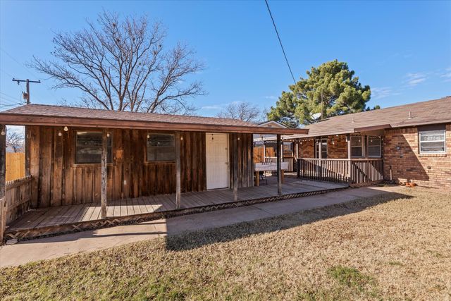 406 Poplar Street, Levelland, TX 79336