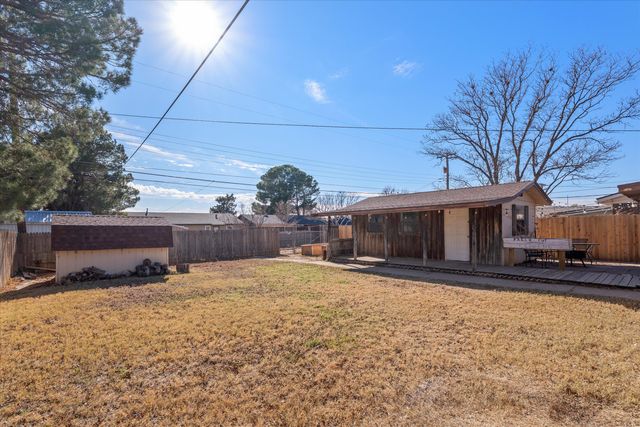 406 Poplar Street, Levelland, TX 79336