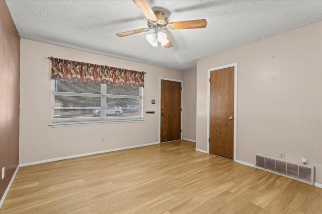 406 Poplar Street, Levelland, TX 79336