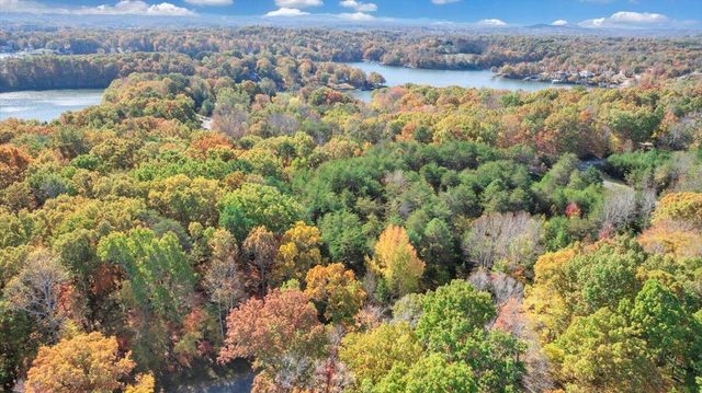 119 Cathedral Oaks LN, Wirtz, VA 24184