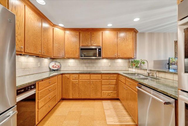 119 Cathedral Oaks LN, Wirtz, VA 24184