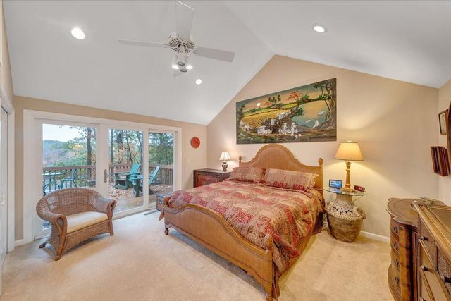 119 Cathedral Oaks LN, Wirtz, VA 24184