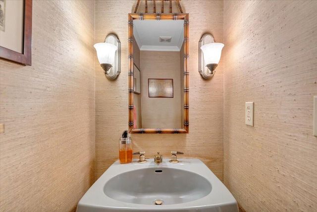 119 Cathedral Oaks LN, Wirtz, VA 24184