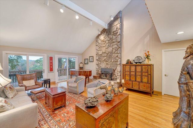 119 Cathedral Oaks LN, Wirtz, VA 24184