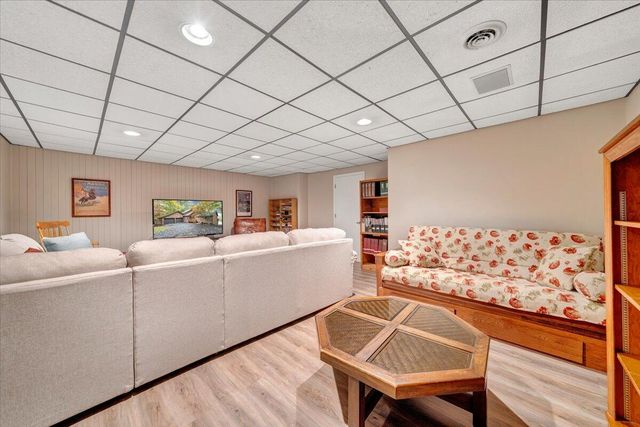 119 Cathedral Oaks LN, Wirtz, VA 24184