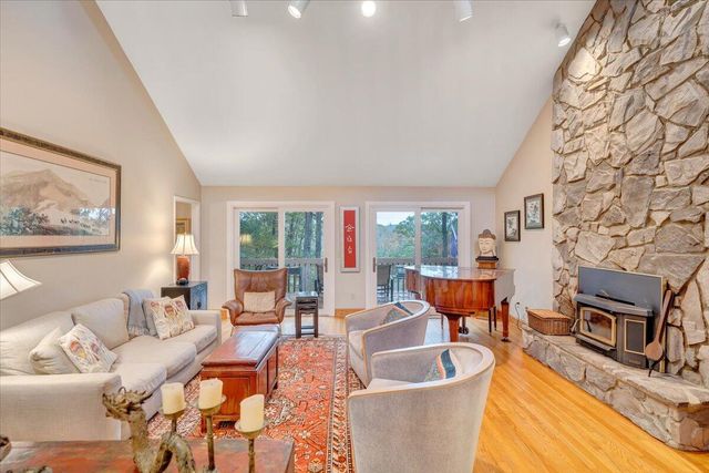 119 Cathedral Oaks LN, Wirtz, VA 24184