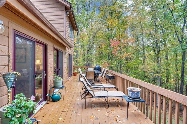 119 Cathedral Oaks LN, Wirtz, VA 24184