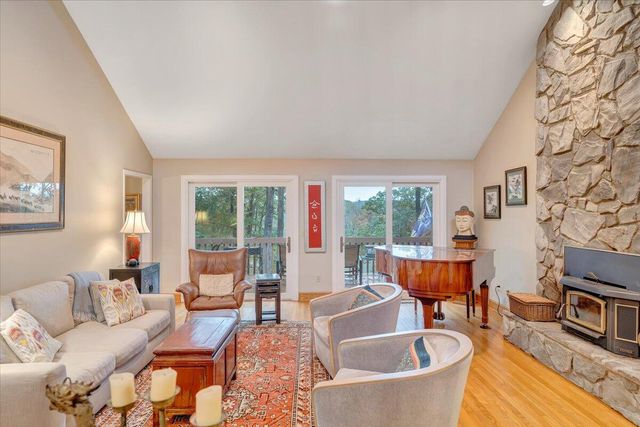 119 Cathedral Oaks LN, Wirtz, VA 24184