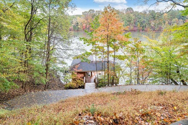 119 Cathedral Oaks LN, Wirtz, VA 24184