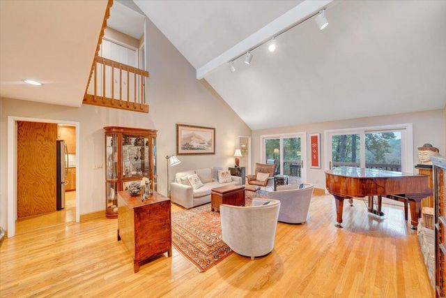 119 Cathedral Oaks LN, Wirtz, VA 24184