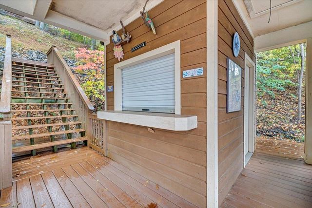 119 Cathedral Oaks LN, Wirtz, VA 24184