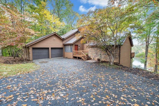 119 Cathedral Oaks LN, Wirtz, VA 24184